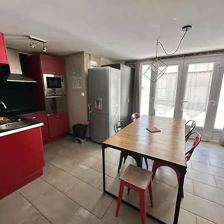 Rdc Avec Courette - Jusqu'a 6 Pers - A 100m Apartment
