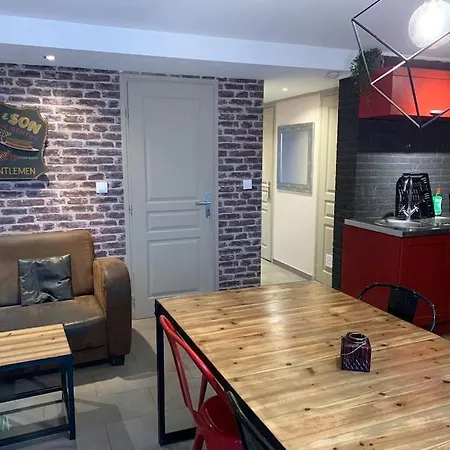 Rdc Avec Courette - Jusqu'a 6 Pers - A 100m *